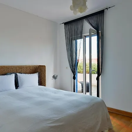 Апартаменты Feels Like - Restelo Flat With Terrace